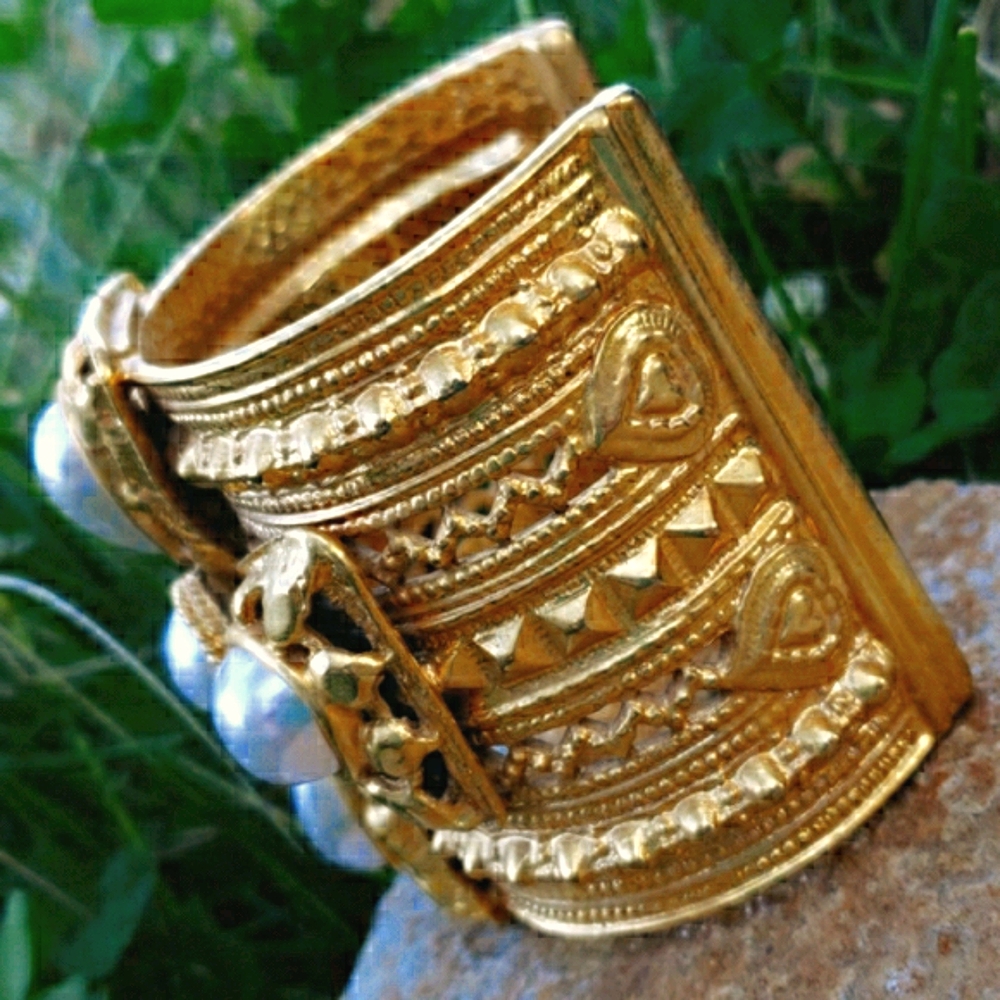 CONSIGNED* Ben Amun Lrg Etruscan Gold Pearl Cuff Bracelet - Picture 9 of 17